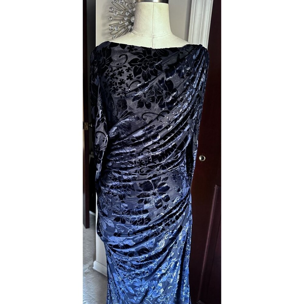 Betsy & Adam navy floral embossed cape inspired gown sz 12 NWOT - Picture 5 of 8